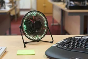 Schreibtisch Ventilator mit LED-Uhr