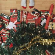 Weihnachtsgeschenke unterm Baum