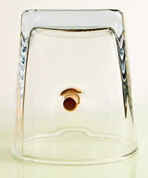 Trinkglas mit Projektil