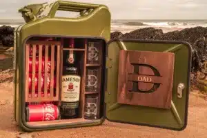 Whiskey Bar im Kraftstoff-Kanister