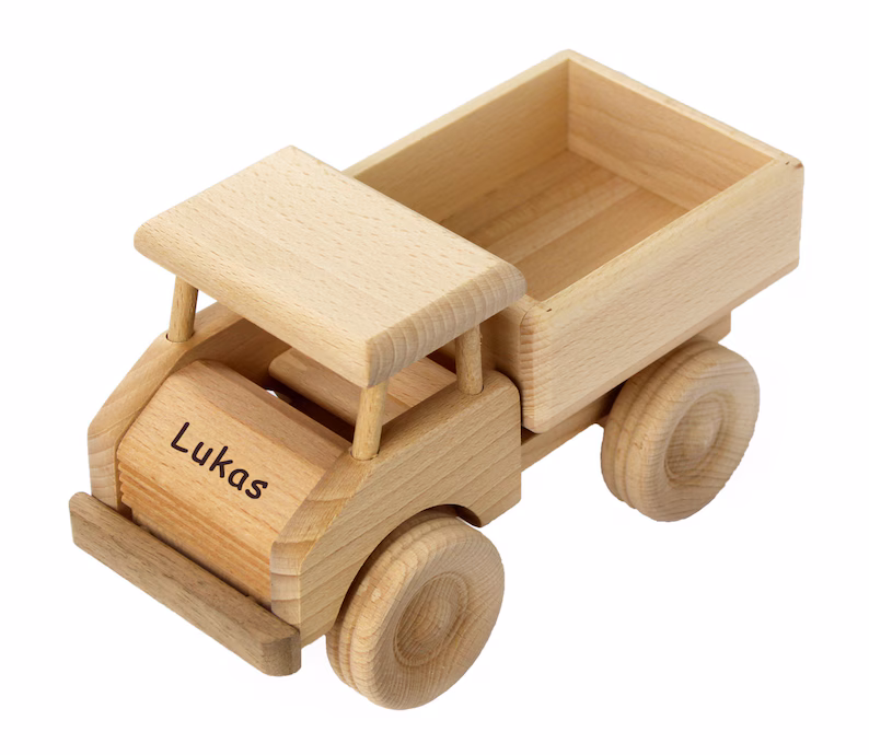Holzauto mit Gravur