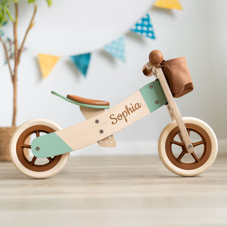 Holzlaufrad mit Gravur