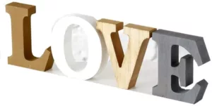 Deko-Buchstaben „LOVE“