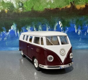 Originalgetreues Spielzeugauto mit Personalisierung