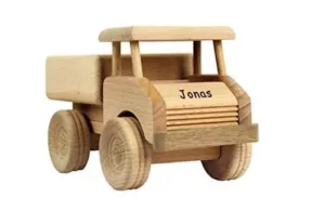 Spielzeuglastwagen aus Holz