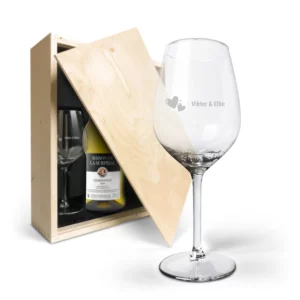 Besondere Weingeschenke - Chardonnay in Holzkiste mit Gläsern mit Gravur