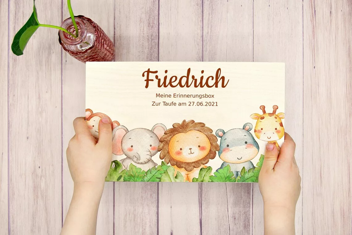 Personalisierte Erinnerungskiste zur Geburt