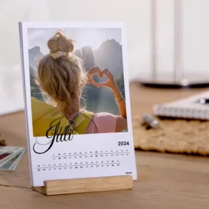 Tischkalender mit Holzaufsteller