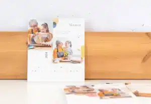 Tischkalender mit Holzaufsteller