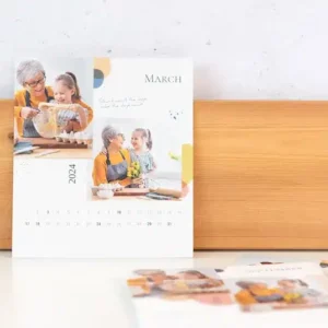 Tischkalender mit Holzaufsteller