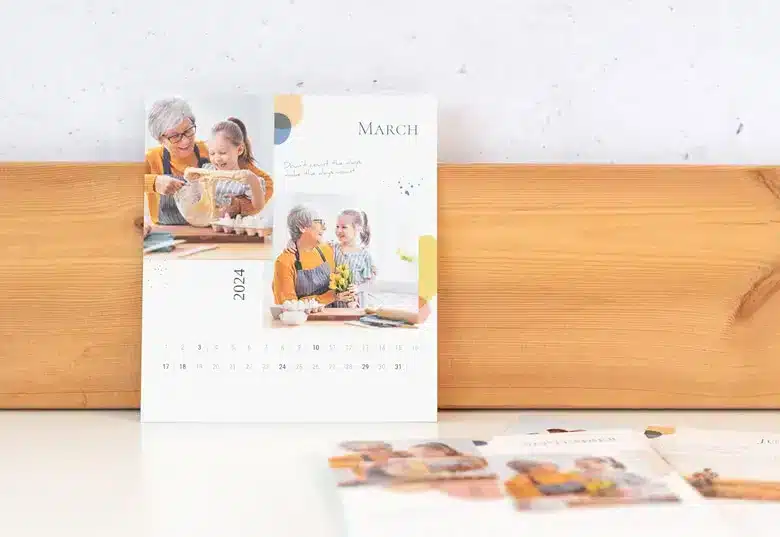 Tischkalender mit Holzaufsteller
